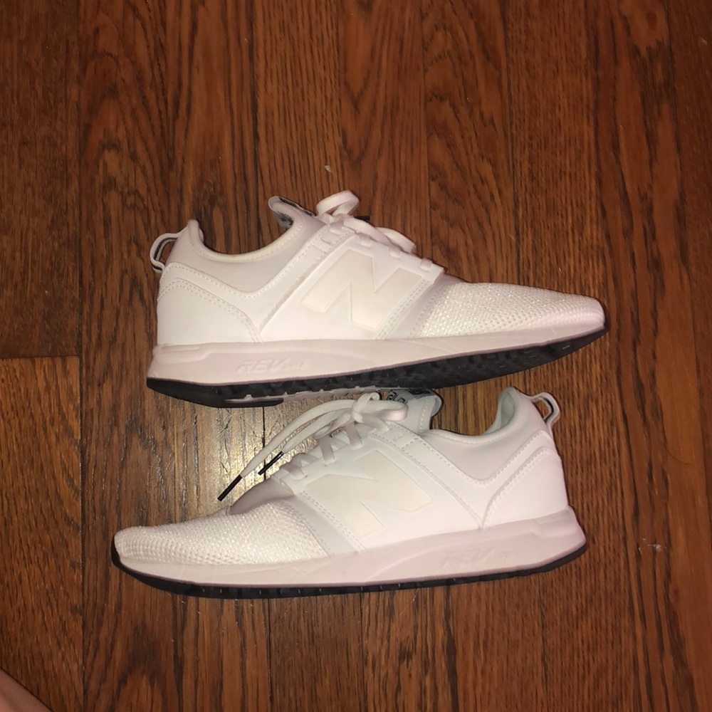 NWOT NewBalance 247 -white
